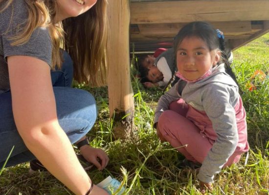 Volunteer in Cusco with the kids