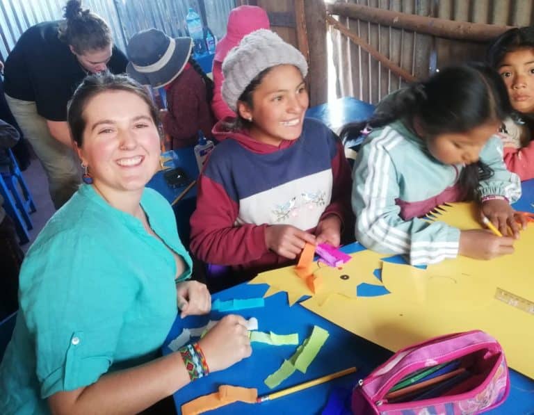 Volunteer doing arts and crafts with children in Cusco