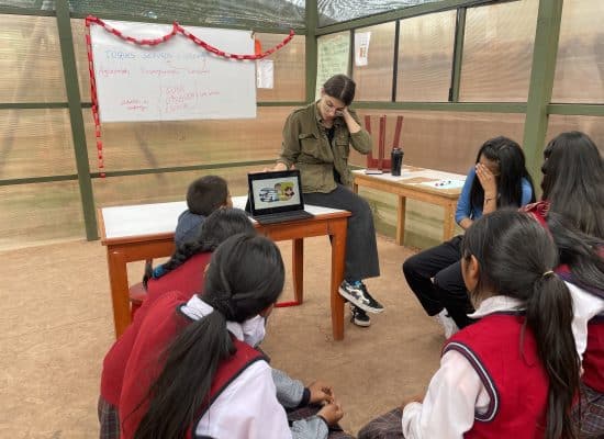 Larissa teaching children at Picaflor House"