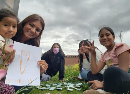 Volunteers with the children in Cusco"