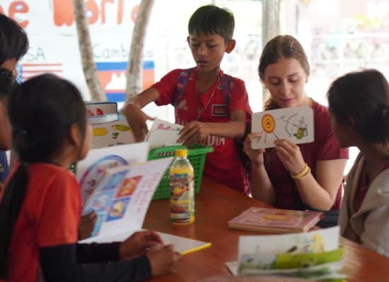 Volunteer support teacher in Cambodia"